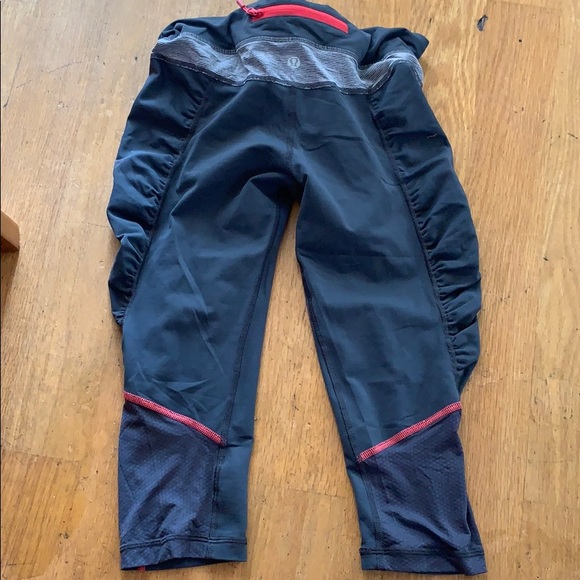 Lululemon knee cropped leggings - Picture 2 of 3